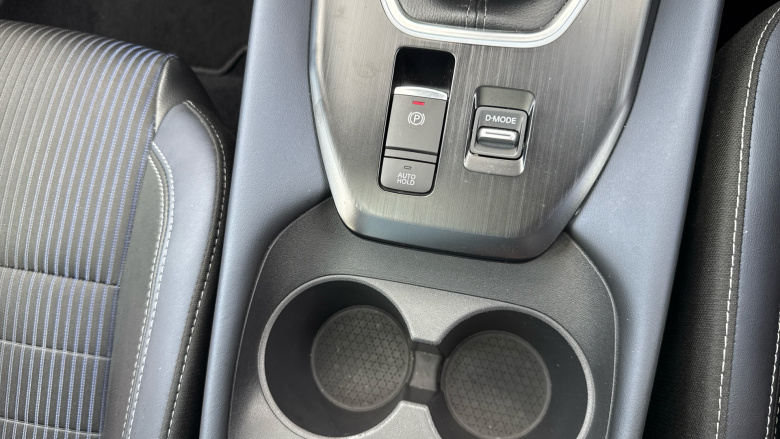 Nissan Qashqai 1.3 DiG-T MH Tekna 5dr Petrol Hatchback